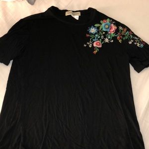 Embroidered black tee